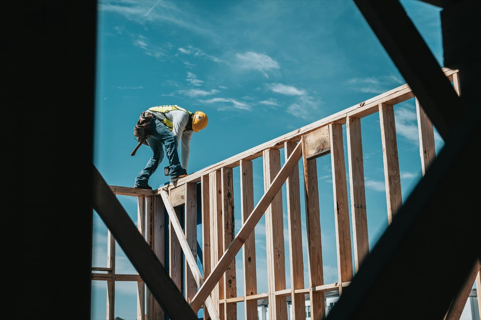 An RTWY carpenter framing a wall on a Chicago build site